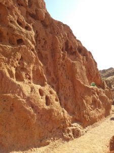гора в каньоне сказка в кыргызстане