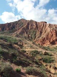 горы в каньоне сказка очень красивые